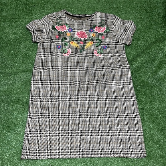 Zara Plaid Floral Sequin Embroidered T-Shirt Dress - Picture 2 of 9